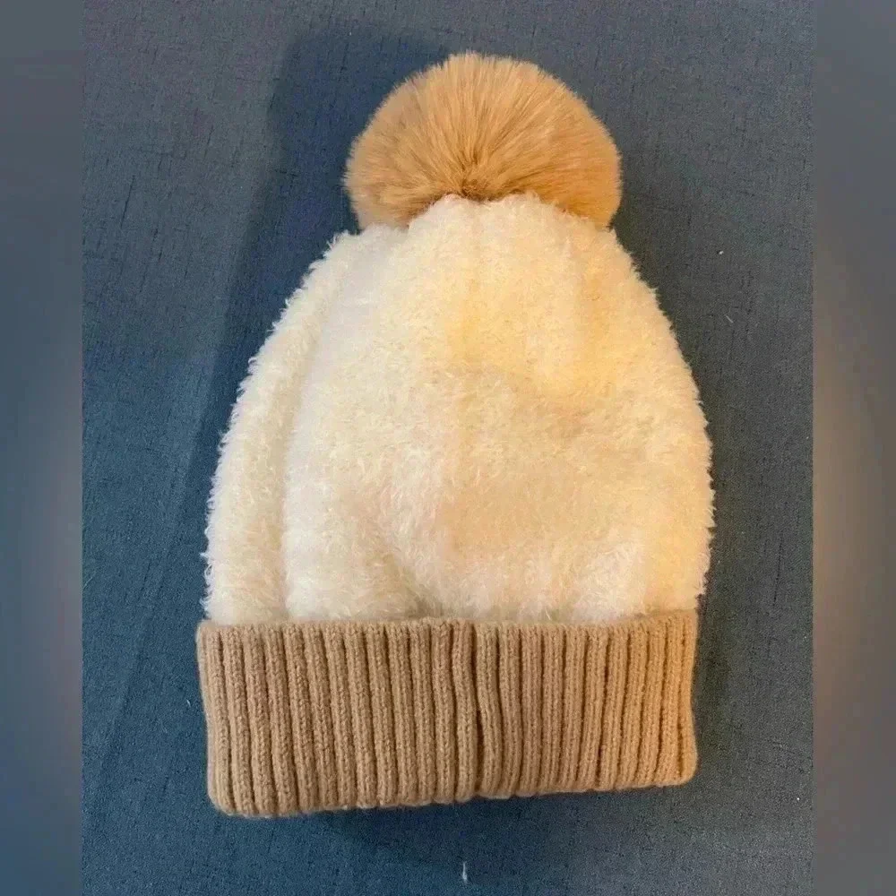 Women’s Beanie, Cream and Tan, NWT